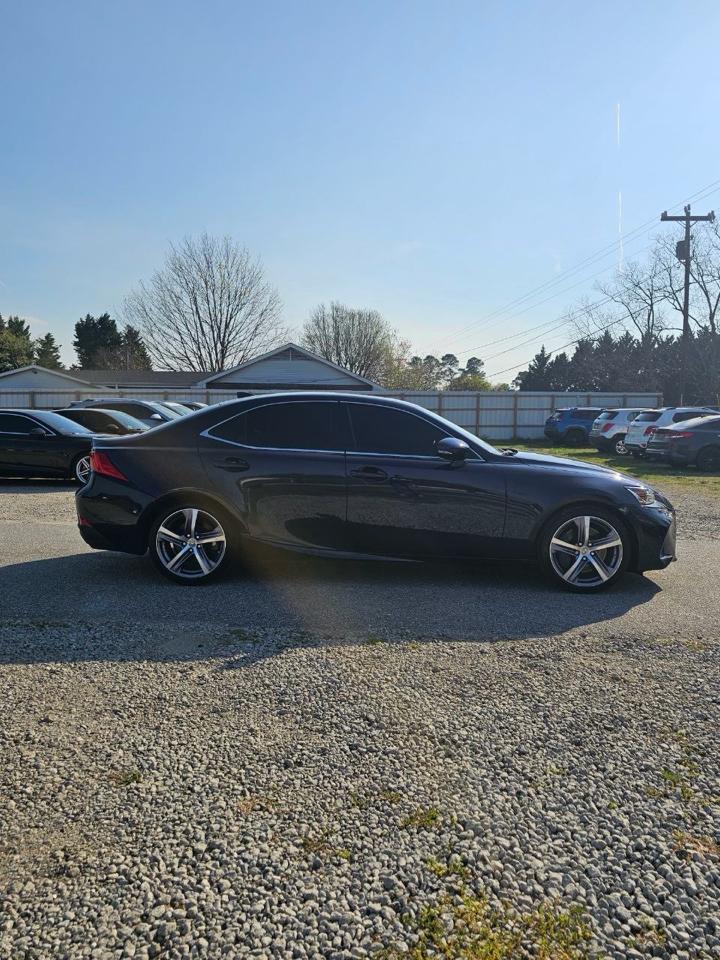 Lexus IS 300 RWD 2019