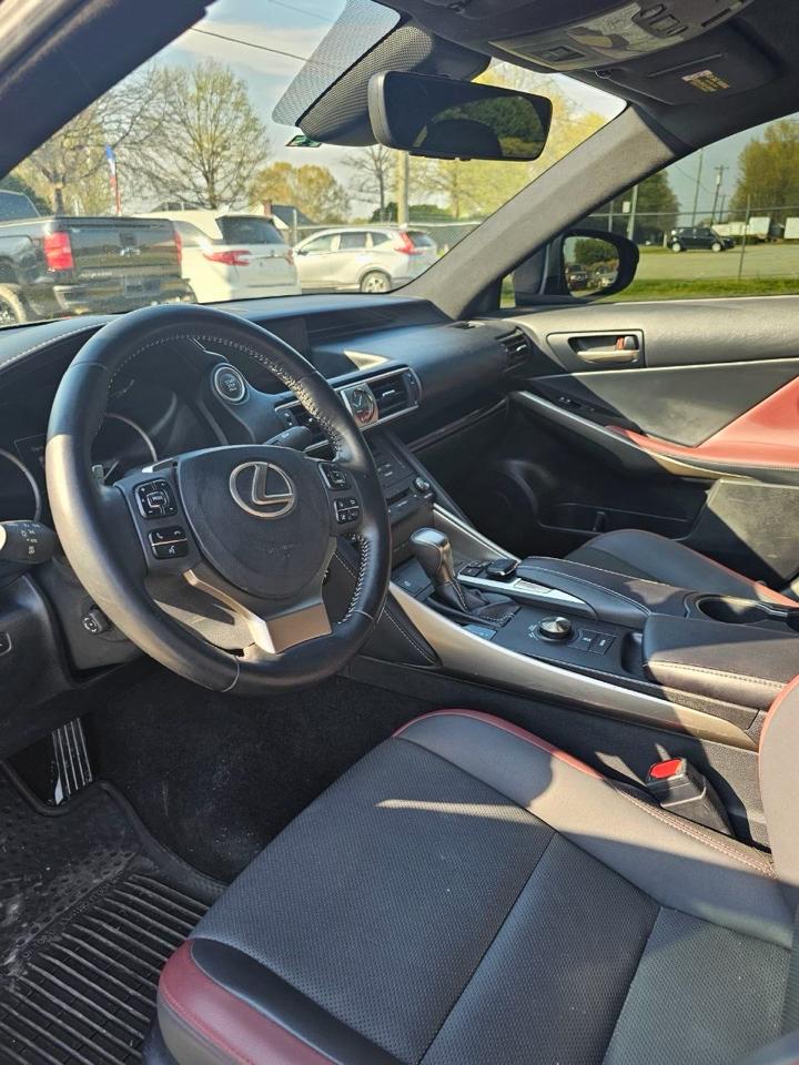 Lexus IS 300 RWD 2019