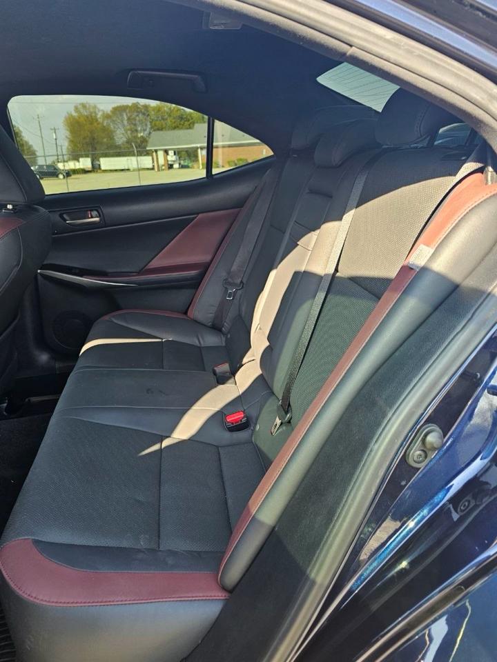 Lexus IS 300 RWD 2019