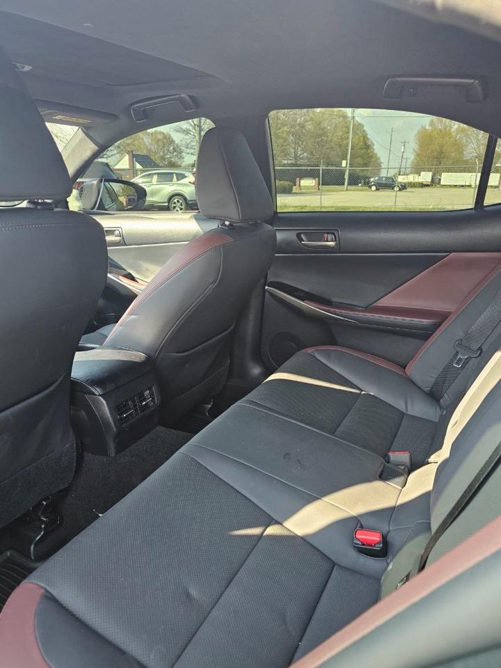 Lexus IS 300 RWD 2019