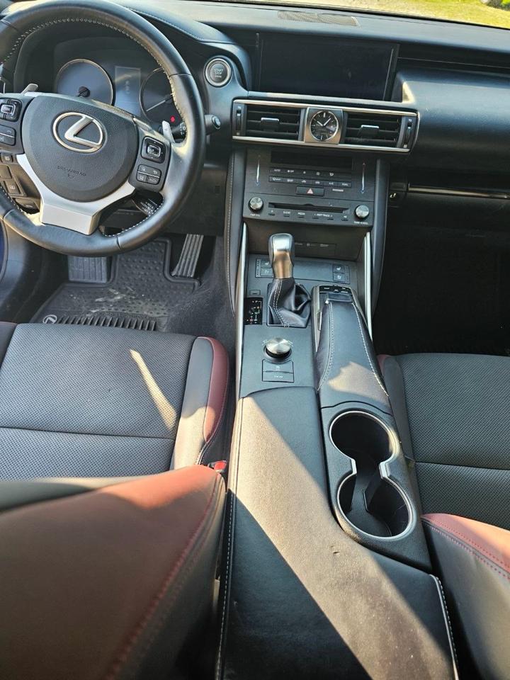 Lexus IS 300 RWD 2019