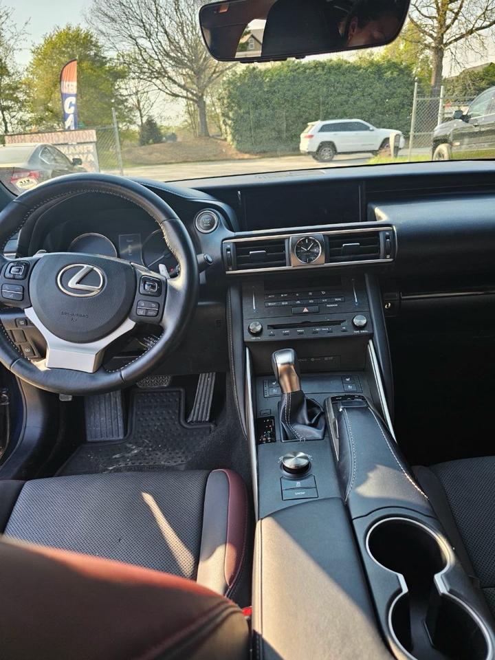 Lexus IS 300 RWD 2019