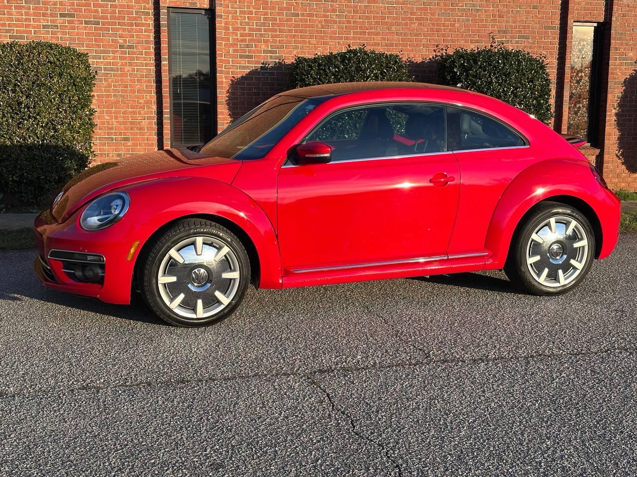 Volkswagen Beetle 2.0T SE 2019