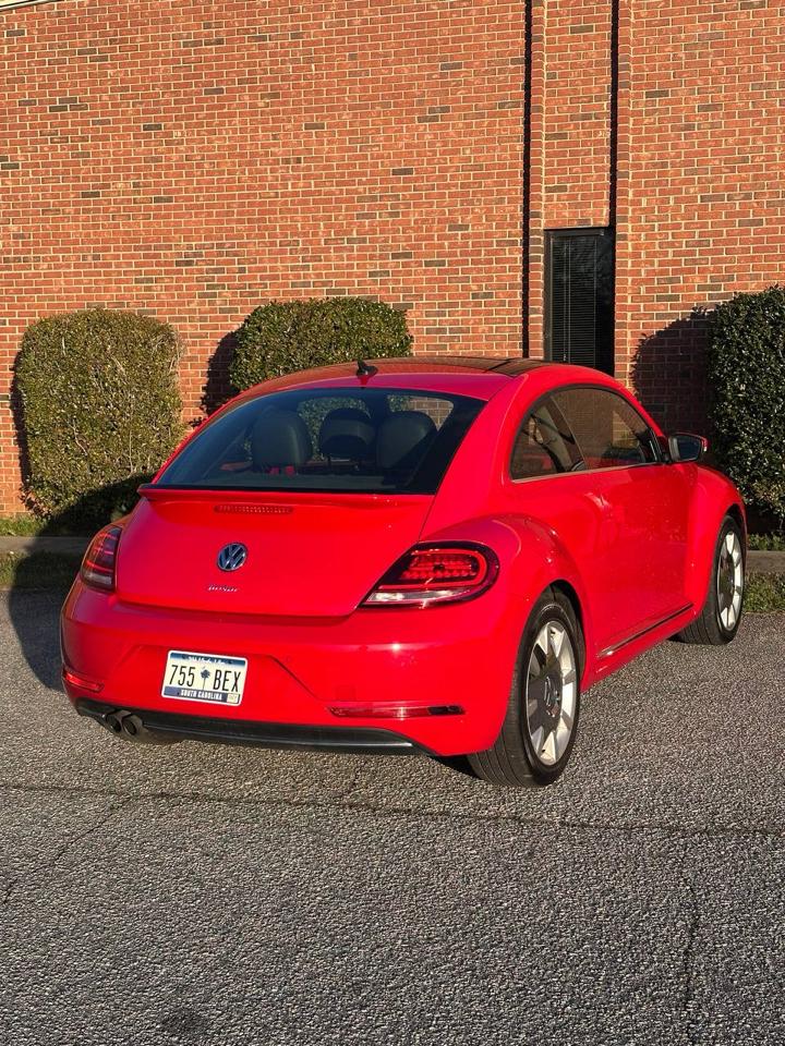 Volkswagen Beetle 2.0T SE 2019