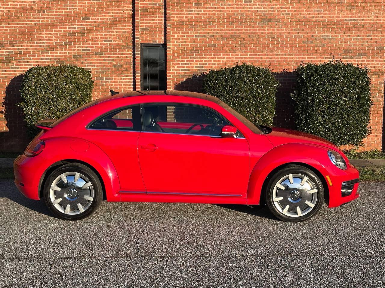 Volkswagen Beetle 2.0T SE 2019