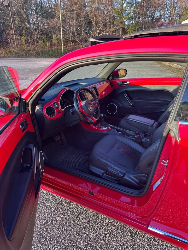 Volkswagen Beetle 2.0T SE 2019