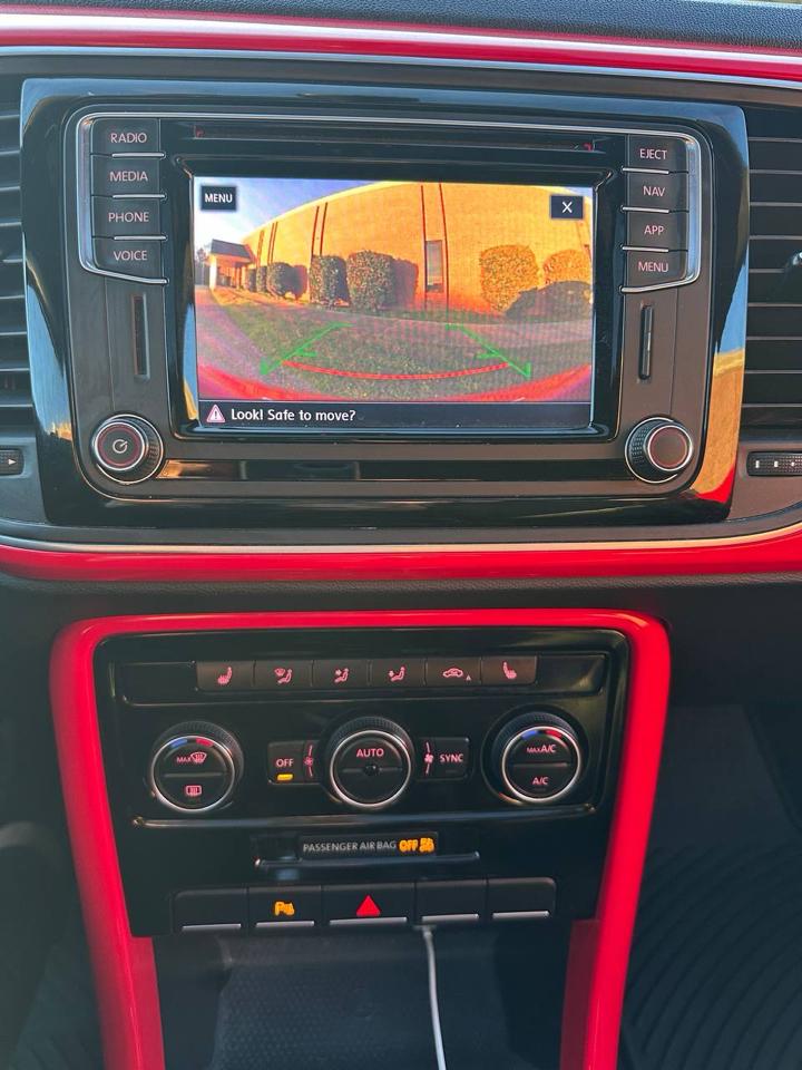 Volkswagen Beetle 2.0T SE 2019