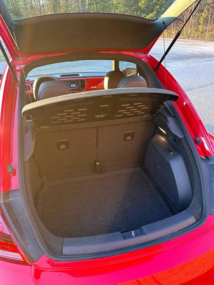 Volkswagen Beetle 2.0T SE 2019