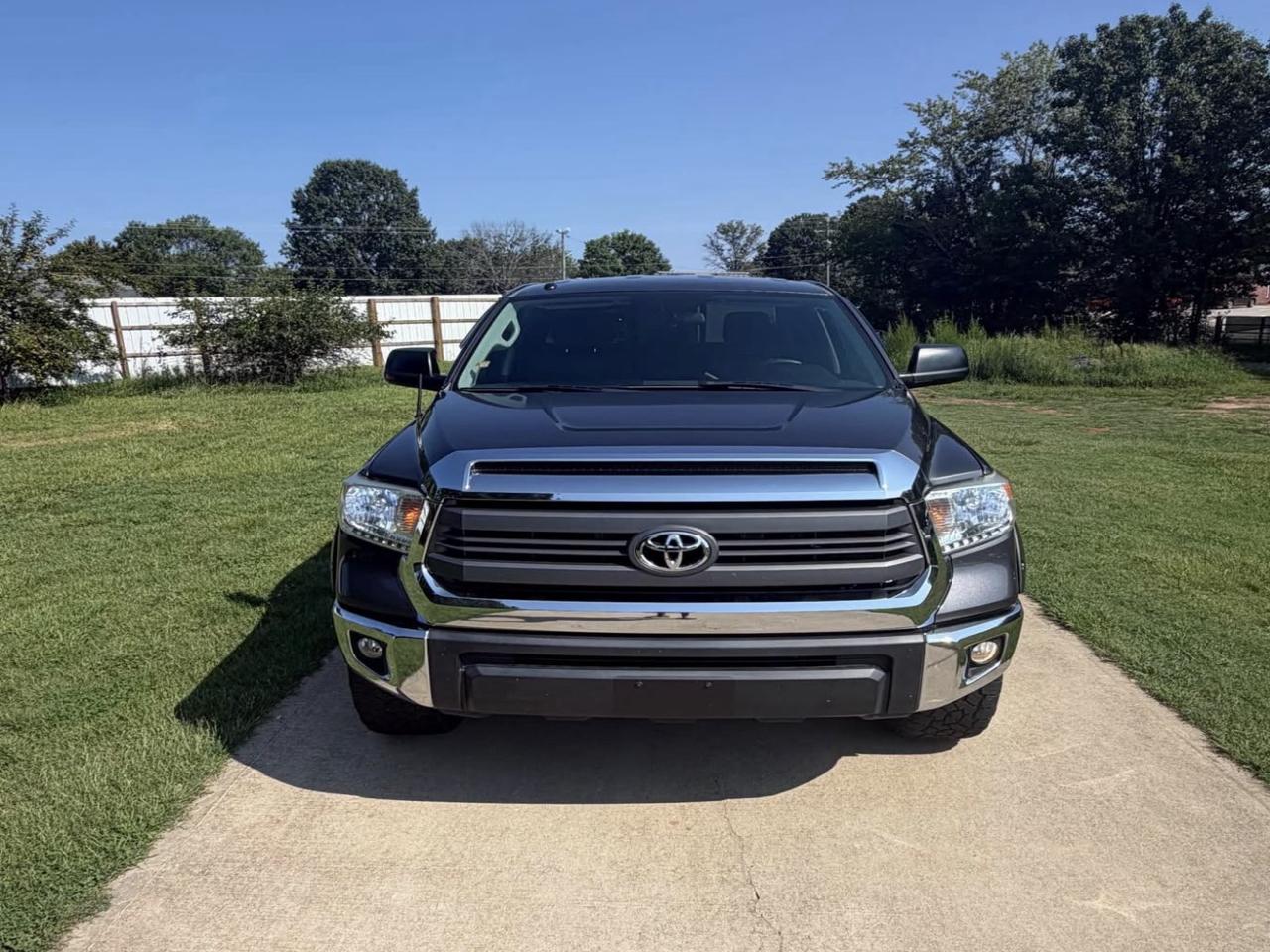 Toyota Tundra SR5 5.7L V8 Double Cab 2WD 2015