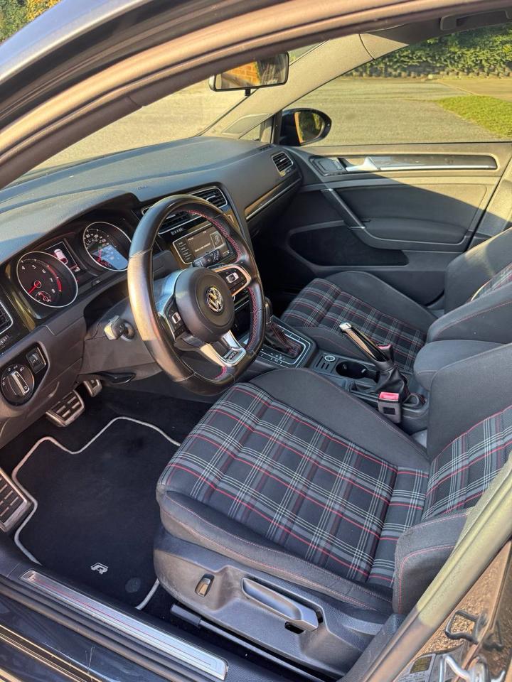 Volkswagen Golf GTI S 6A 4-Door 2017