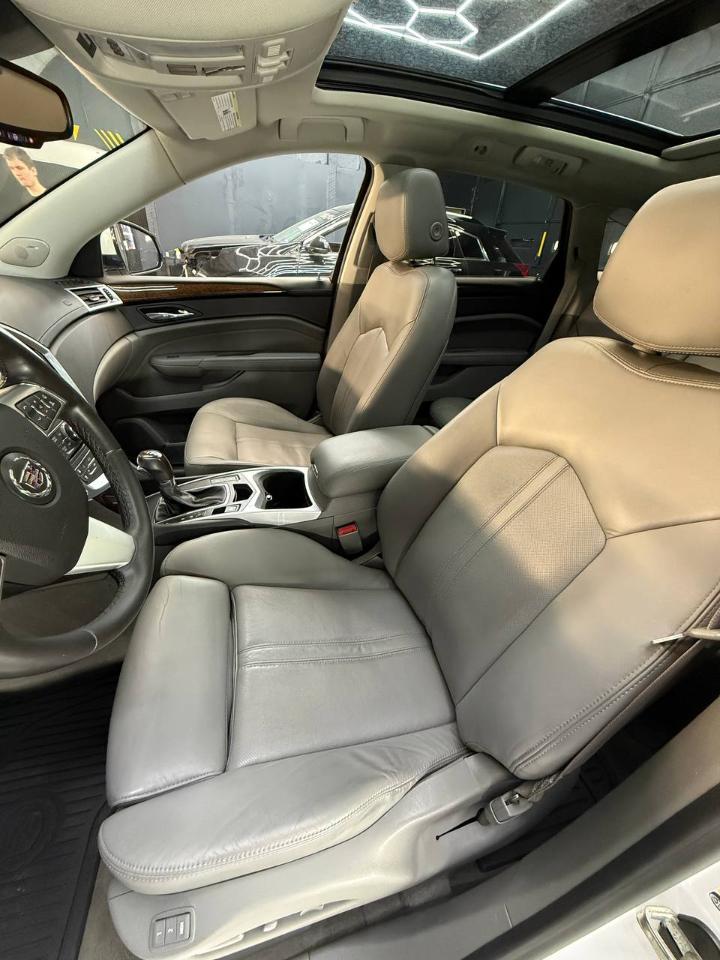 Cadillac SRX Luxury Collection AWD 2010