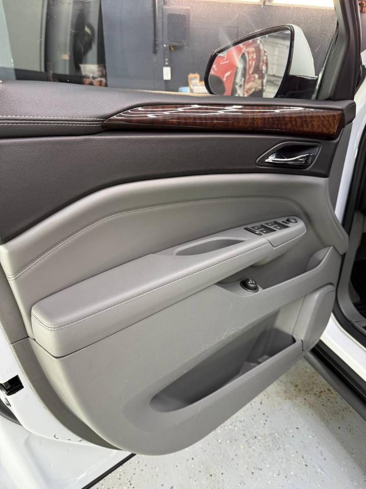 Cadillac SRX Luxury Collection AWD 2010