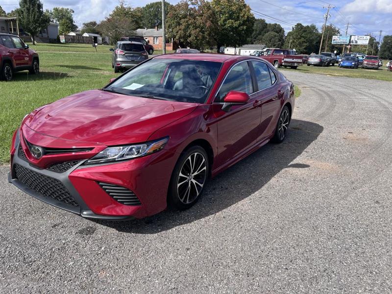 2020 Toyota Camry SE