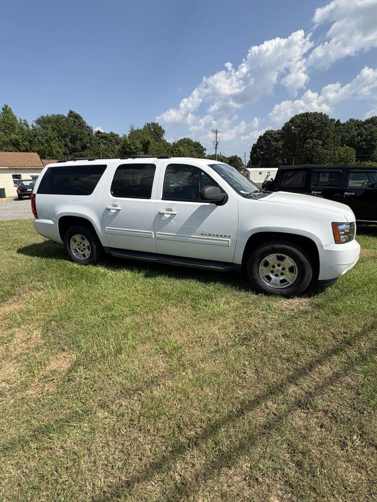 2013 Chevrolet Suburban LS - Photo 2