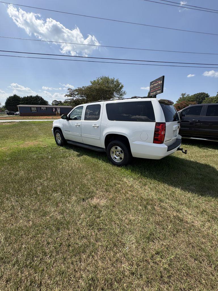 2013 Chevrolet Suburban LS - Photo 3