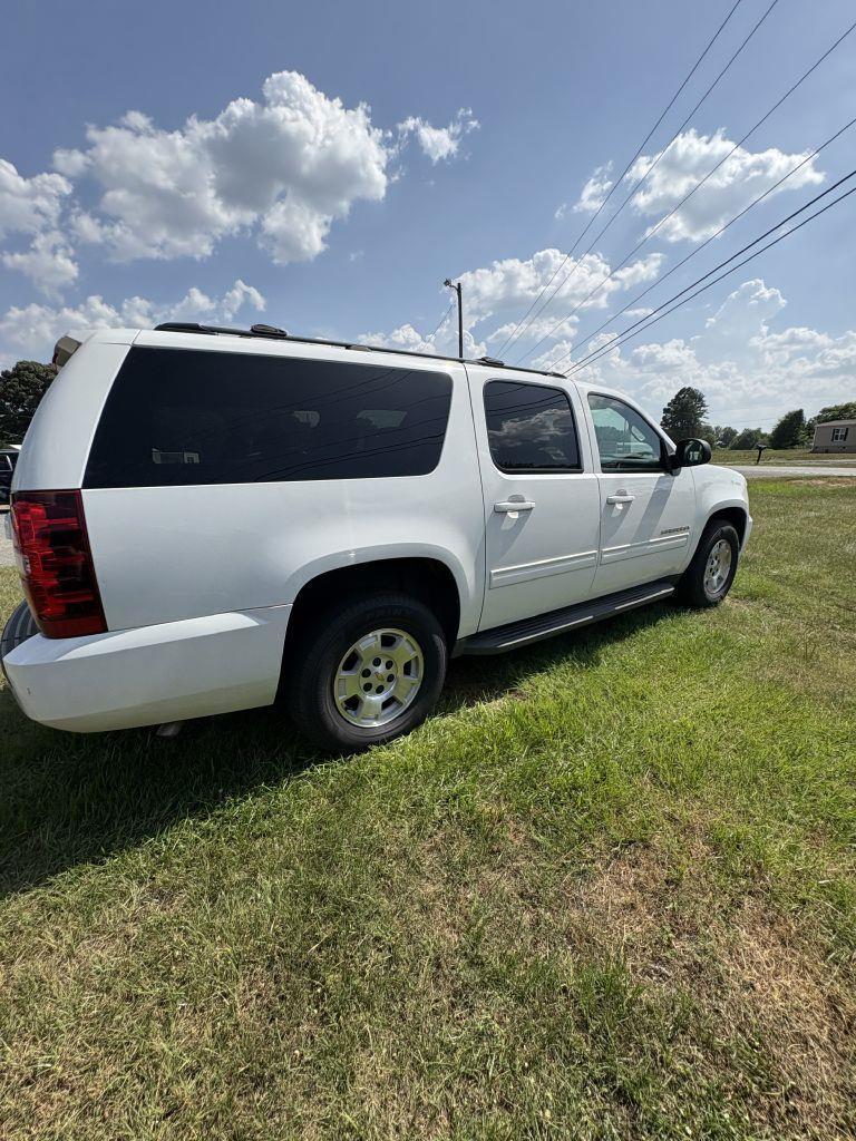 2013 Chevrolet Suburban LS - Photo 4