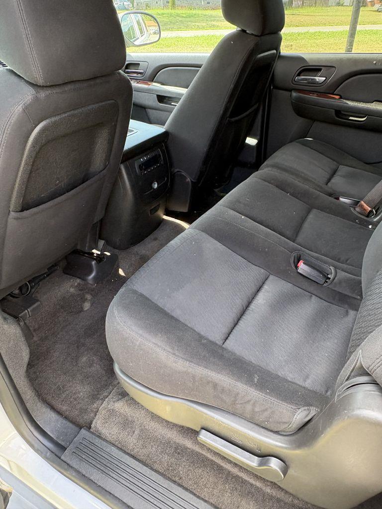 2013 Chevrolet Suburban LS - Photo 8