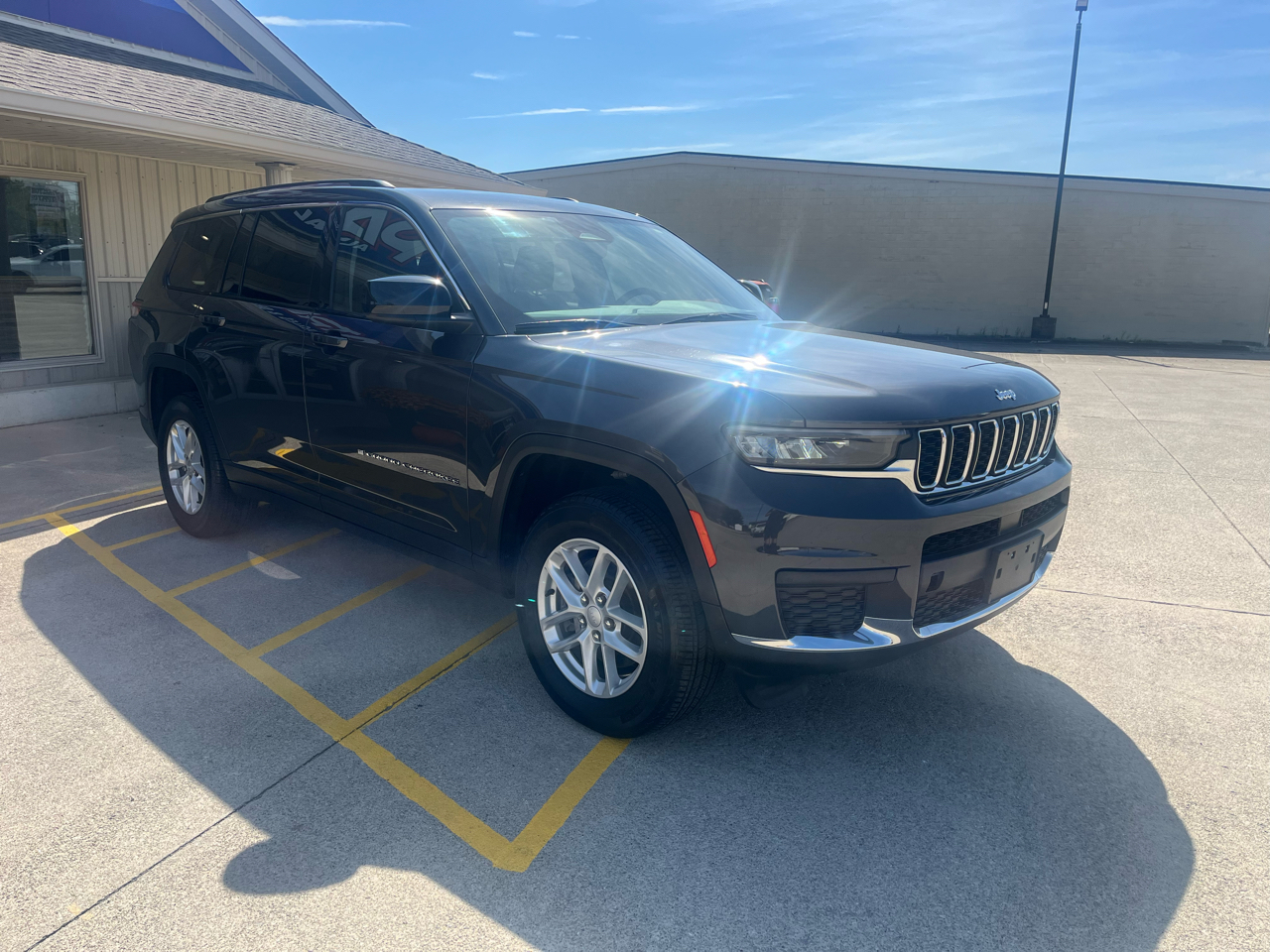 Jeep Grand Cherokee L Laredo 4WD 2023
