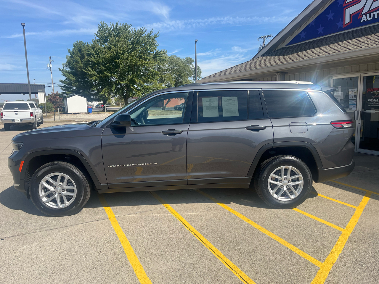 Jeep Grand Cherokee L Laredo 4WD 2023