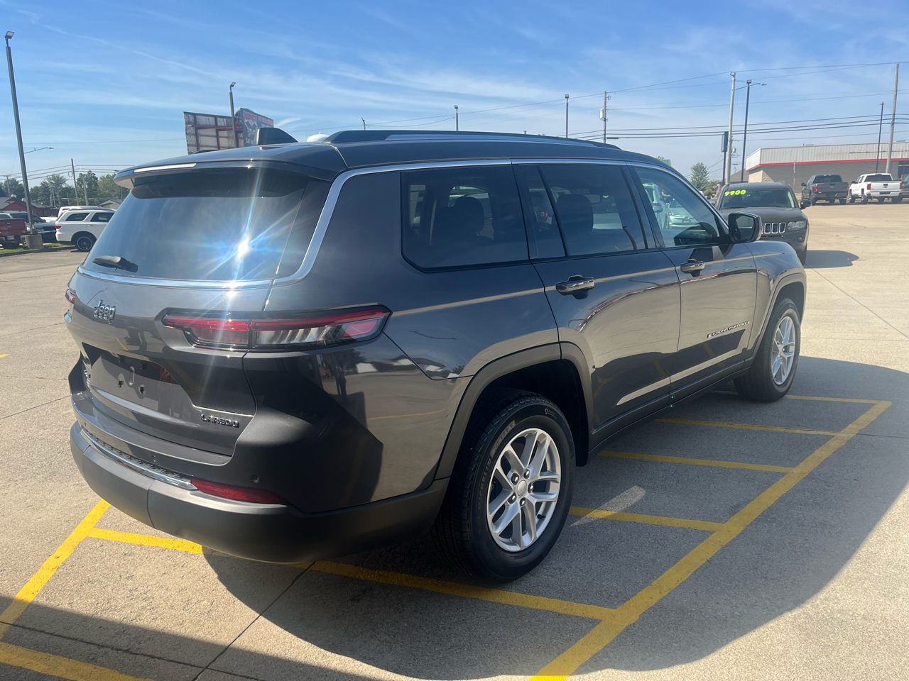 Jeep Grand Cherokee L Laredo 4WD 2023