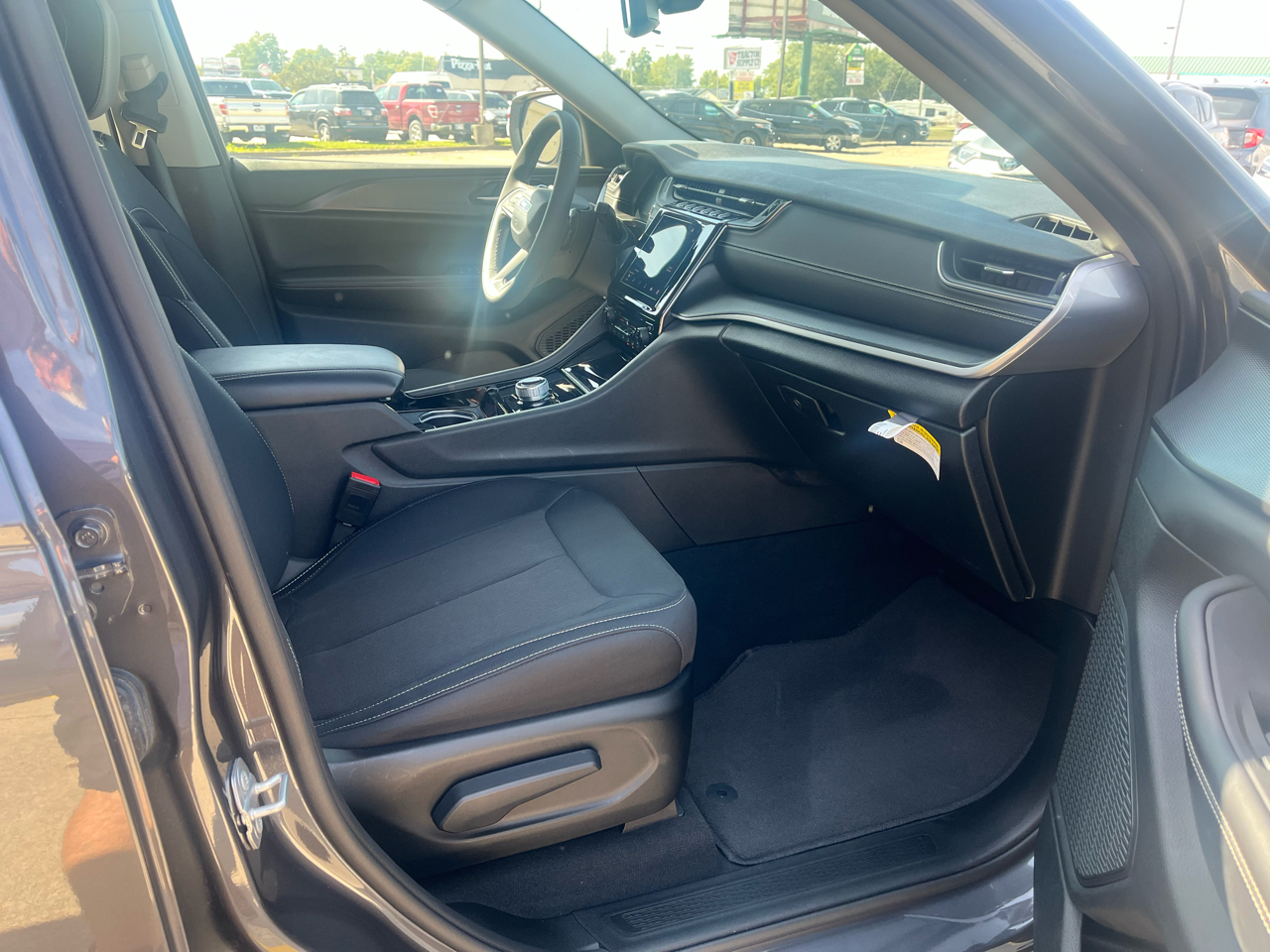 Jeep Grand Cherokee L Laredo 4WD 2023