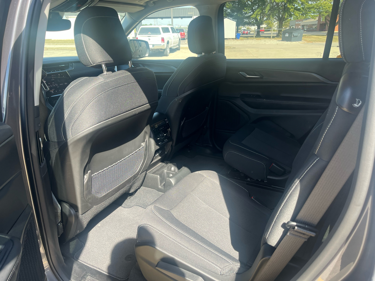 Jeep Grand Cherokee L Laredo 4WD 2023