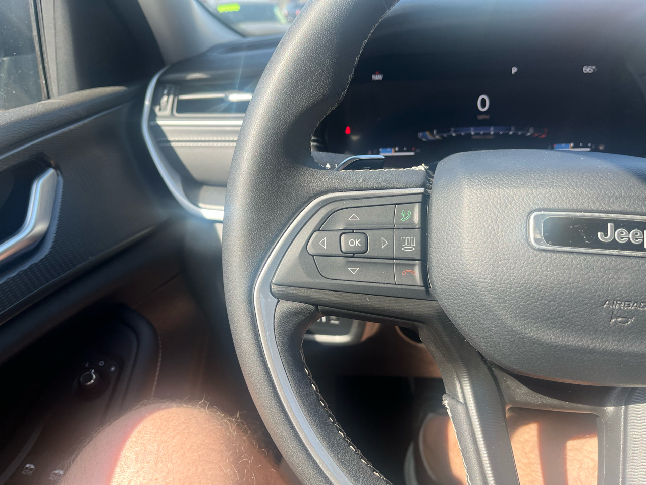 Jeep Grand Cherokee L Laredo 4WD 2023