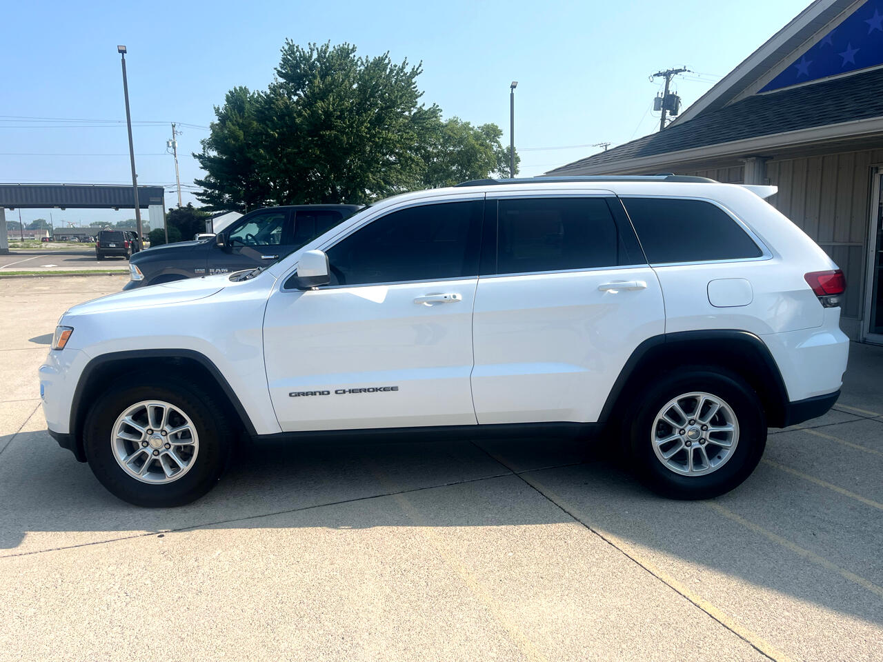 2020 Jeep Grand Cherokee Laredo photo 4