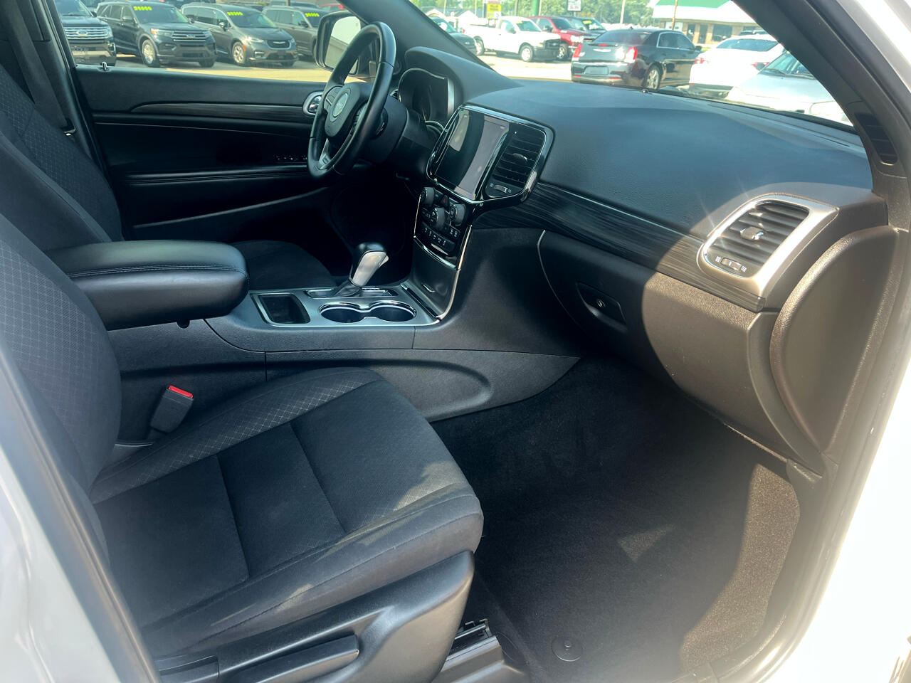 2020 Jeep Grand Cherokee Laredo photo 8