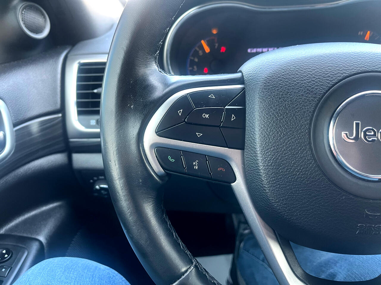 2020 Jeep Grand Cherokee Laredo photo 12