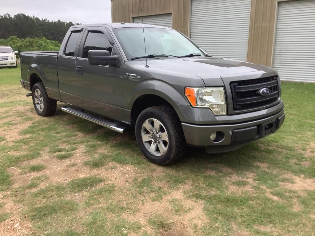 Ford F-150 XL SuperCab 8-ft. Bed 2WD 2013