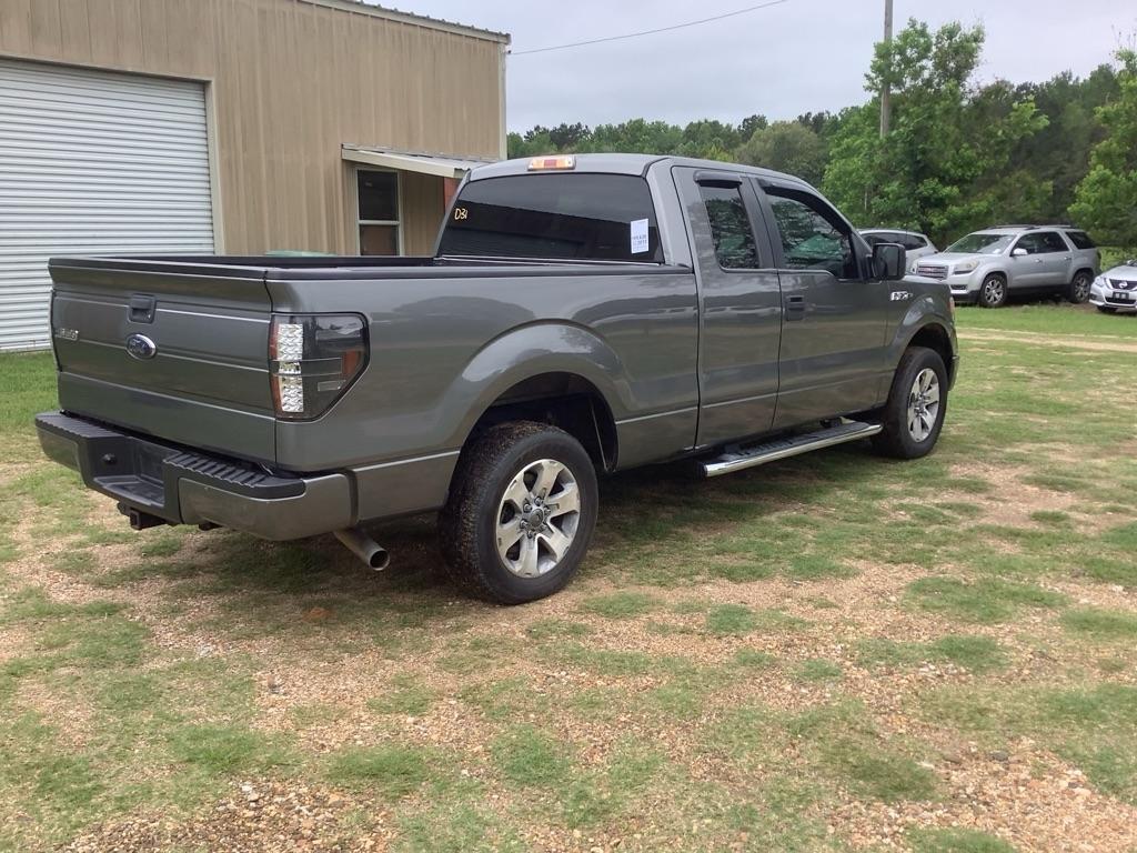 Ford F-150 XL SuperCab 8-ft. Bed 2WD 2013