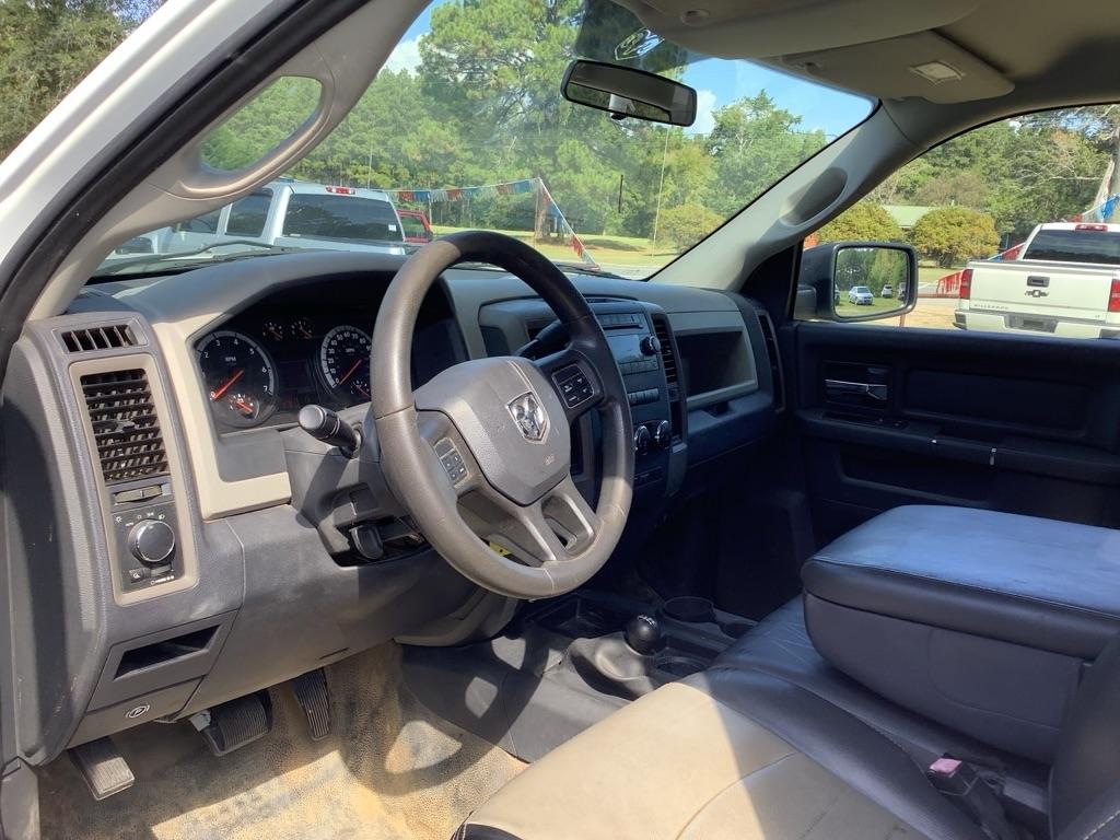 RAM 2500 ST 4WD 2012