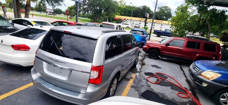 Chrysler Town & Country Touring-L 2011