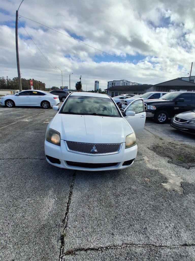 2010 Mitsubishi Galant FE's photo
