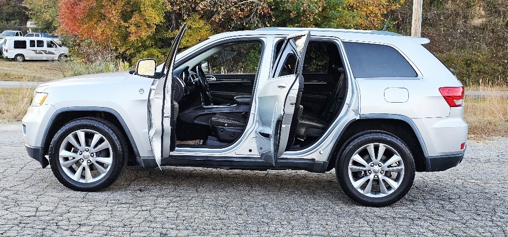 Jeep Grand Cherokee Laredo 4WD 2011