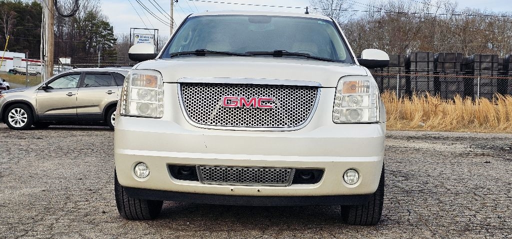 GMC Yukon Denali XL 2WD 2011