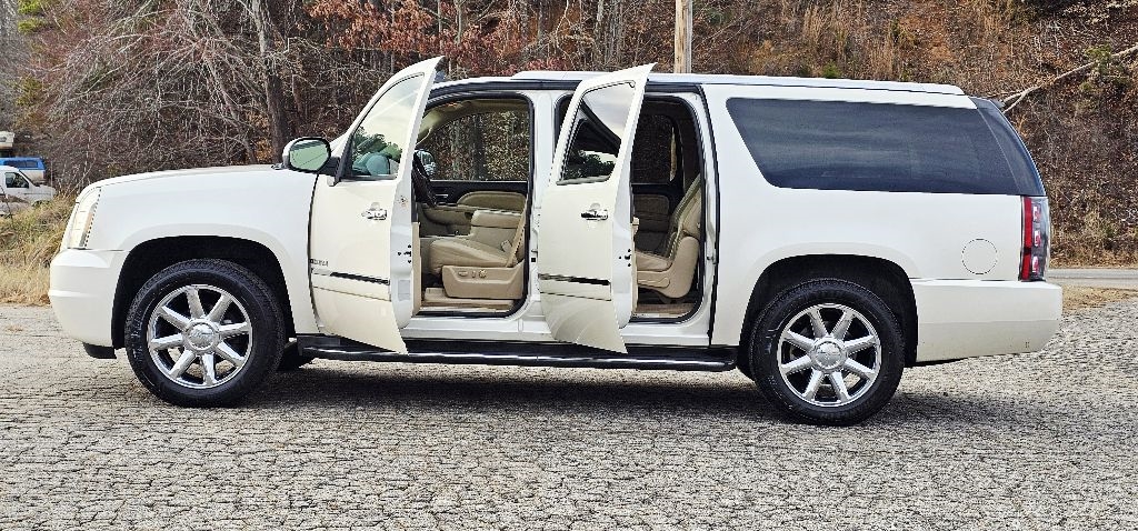 GMC Yukon Denali XL 2WD 2011