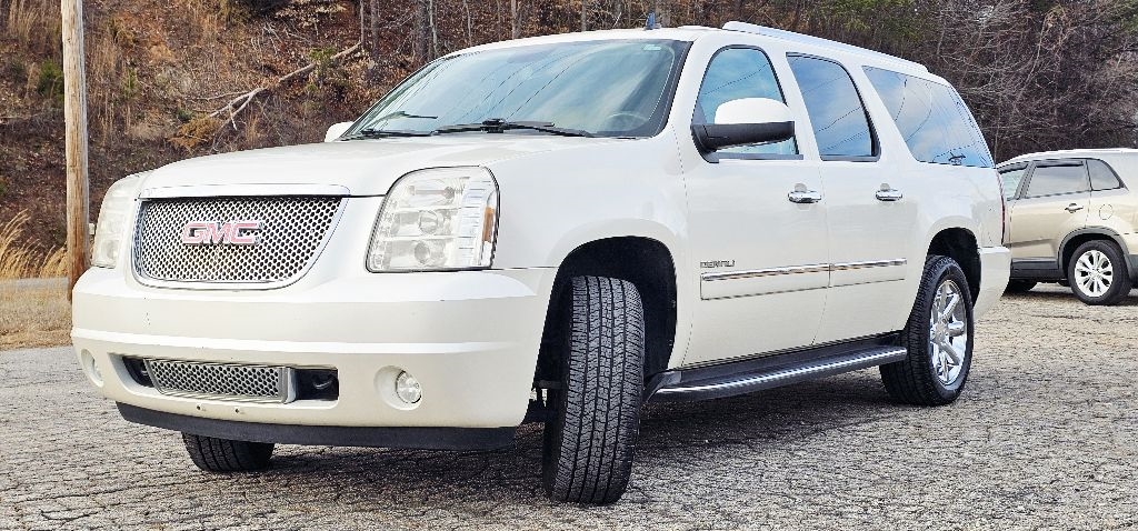 GMC Yukon Denali XL 2WD 2011