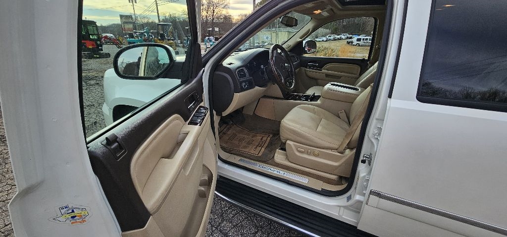 GMC Yukon Denali XL 2WD 2011