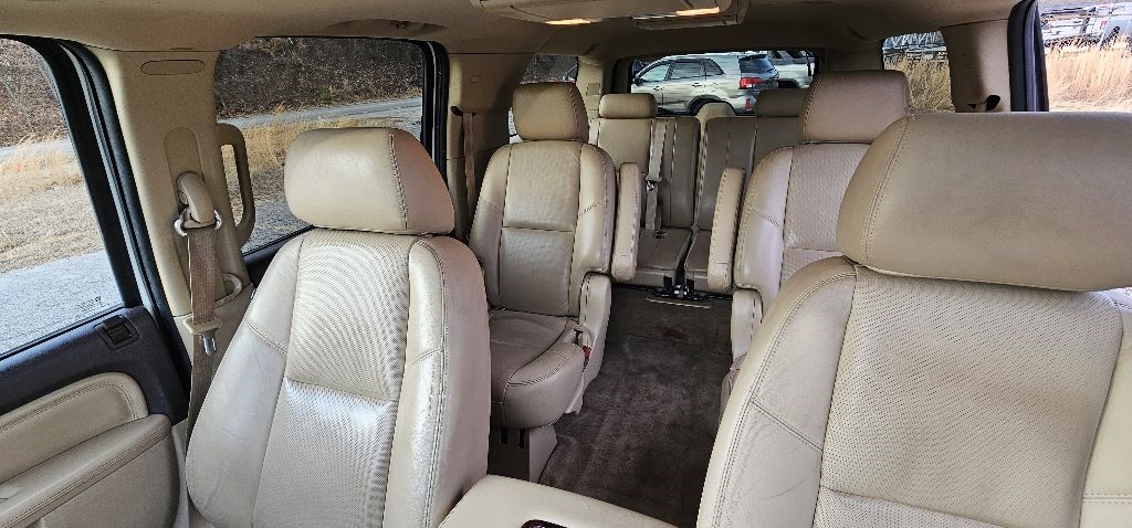 GMC Yukon Denali XL 2WD 2011