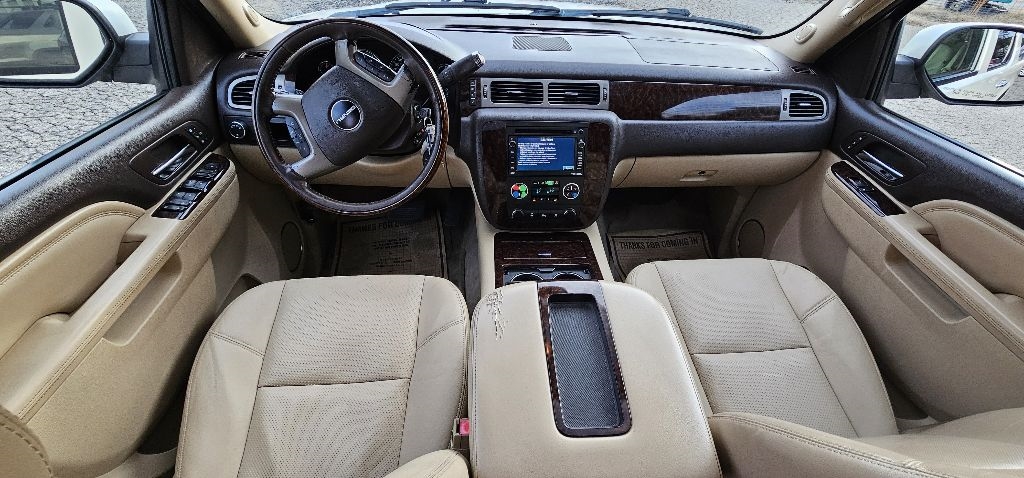 GMC Yukon Denali XL 2WD 2011