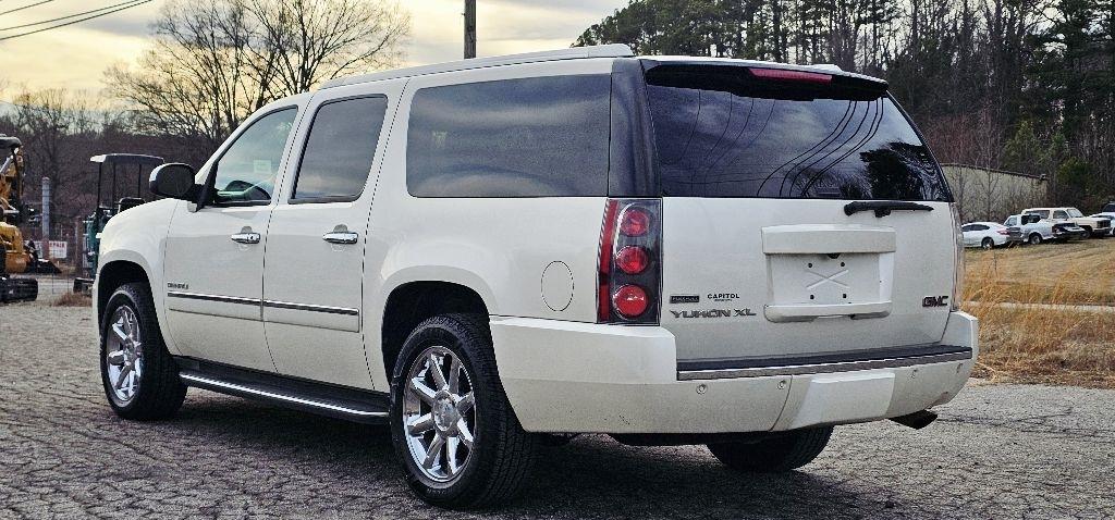 GMC Yukon Denali XL 2WD 2011