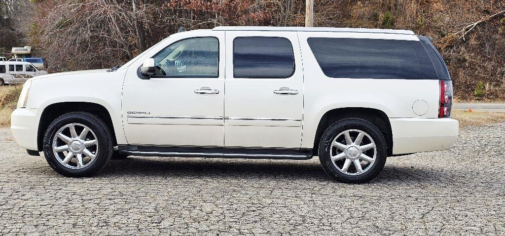 GMC Yukon Denali XL 2WD 2011