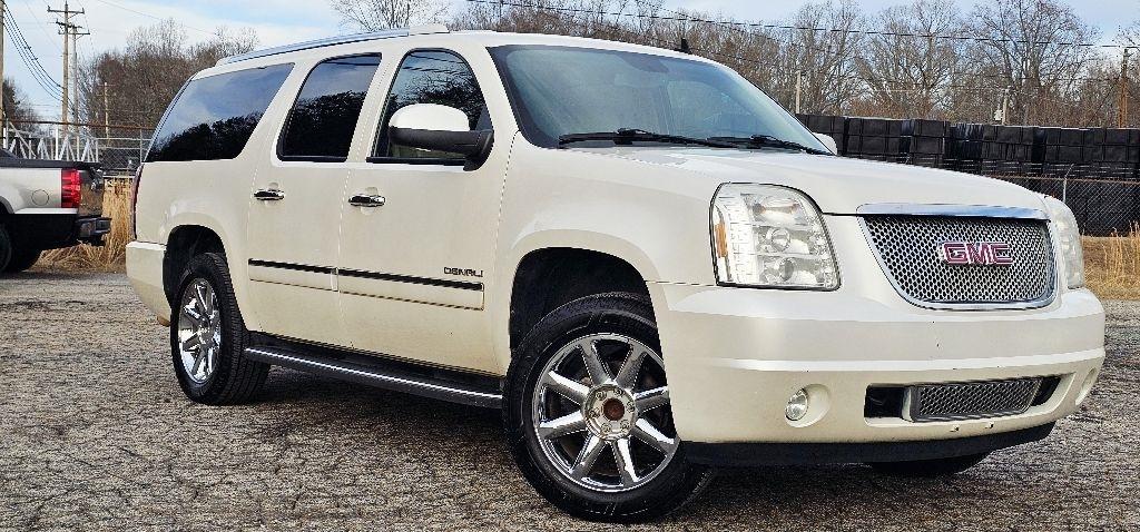 GMC Yukon Denali XL 2WD 2011