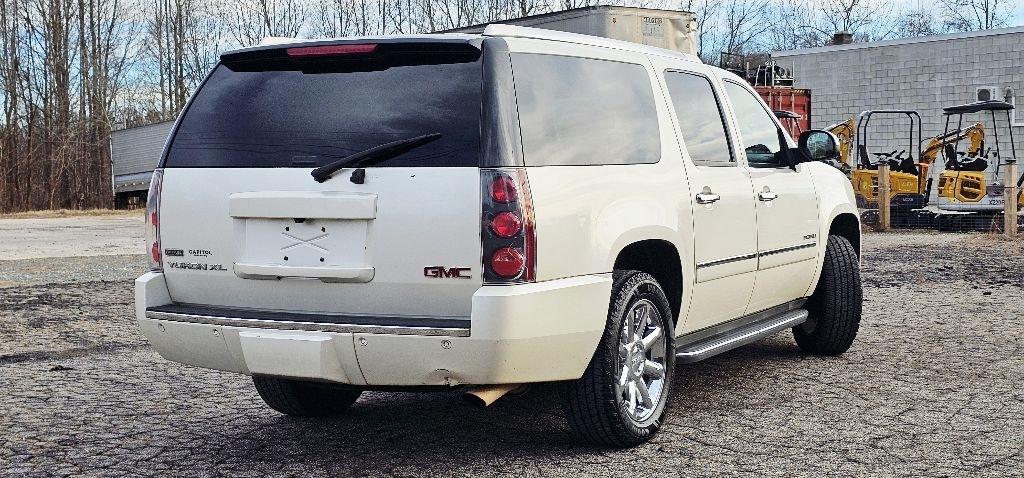 GMC Yukon Denali XL 2WD 2011