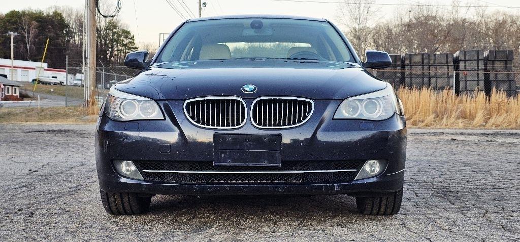BMW 5-Series 528xi 2010