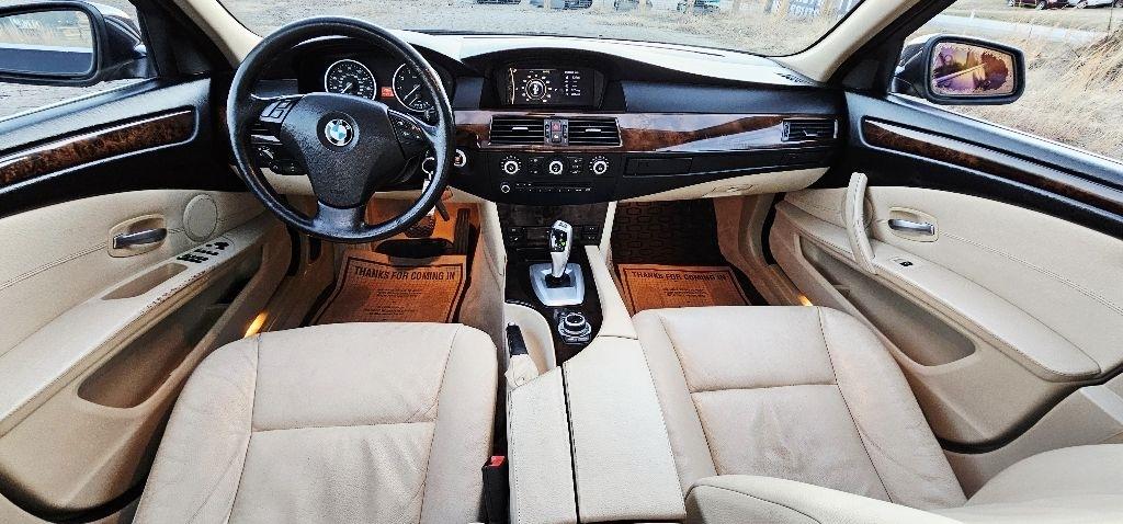 BMW 5-Series 528xi 2010