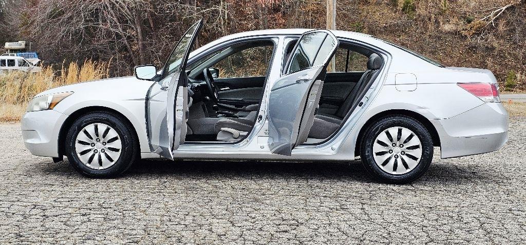 Honda Accord LX sedan AT 2009