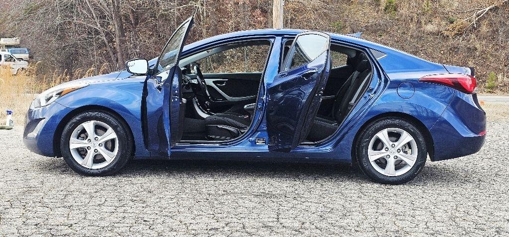 Hyundai Elantra SE 6AT 2016